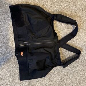 She fit adjustable sports bra.
